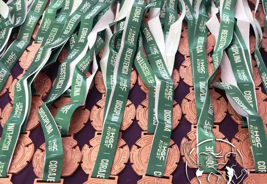 Participante con medalla HGC Fit Fest foto 1