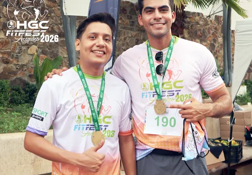Participante con medalla HGC Fit Fest foto 3