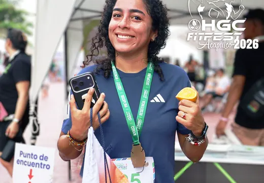 Participante con medalla HGC Fit Fest foto 7