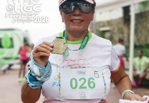 Participante con medalla HGC Fit Fest foto 8