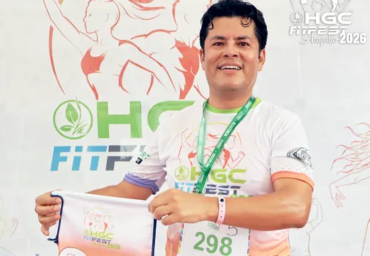Participante con medalla HGC Fit Fest foto 11