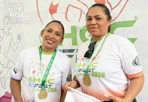 Participante con medalla HGC Fit Fest foto 12